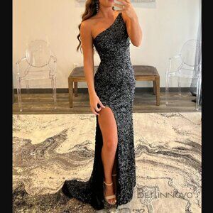 Berlinnova Mermaid Sequin 1 Shoulder Backless Prom Dress, Women's Size 6 -Black